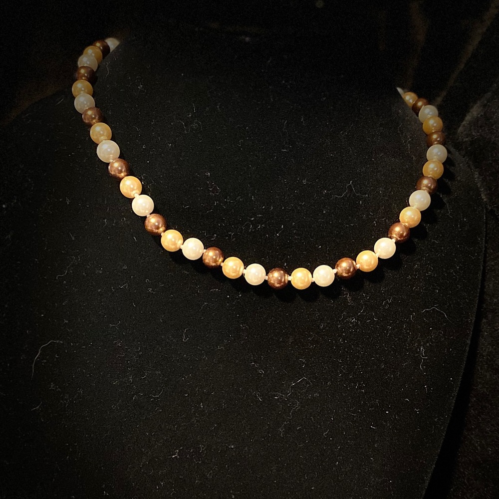 Pearl necklace cultured brown